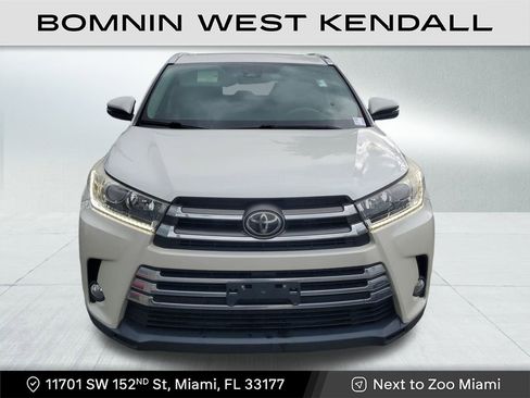 Used 2017 Toyota Highlander Limited image 2