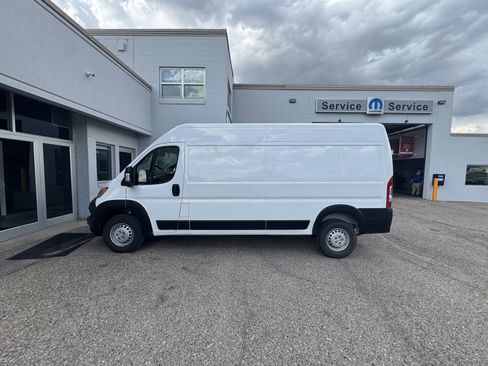 Used 2025 RAM ProMaster 2500 w/ Convenience Group FWD image 3