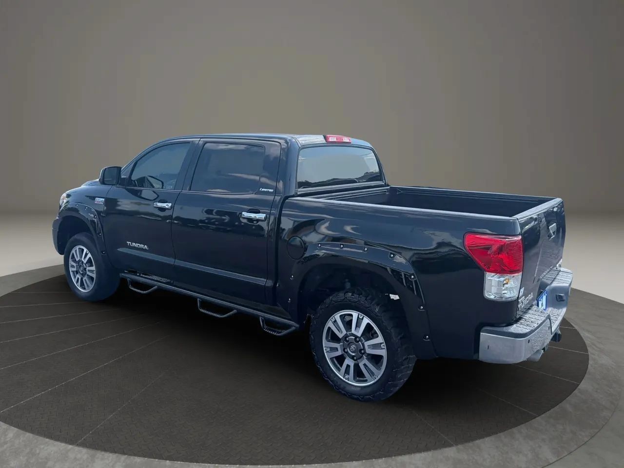 Used 2013 Toyota Tundra Limited w/ Memory Pkg AWD/4WD image 3