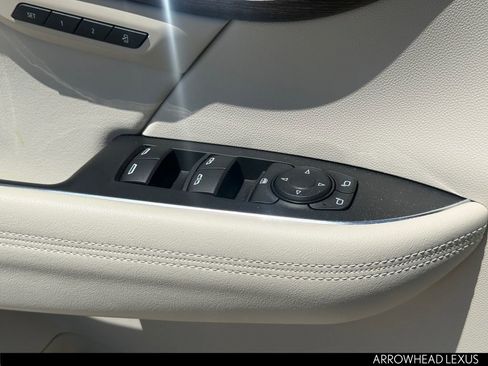 Used 2022 Buick Envision Avenir w/ Technology Package II AWD/4WD image 25