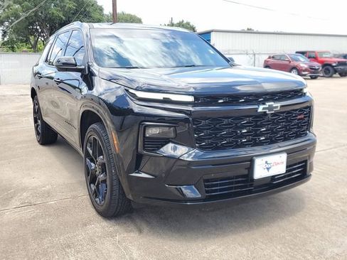 Used 2025 Chevrolet Traverse RS AWD/4WD image 2
