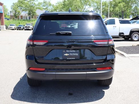 Used 2024 Jeep Grand Cherokee Altitude AWD/4WD image 31