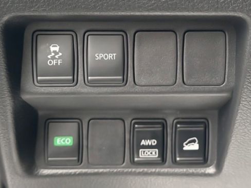 Used 2016 Nissan Rogue SV AWD/4WD image 24