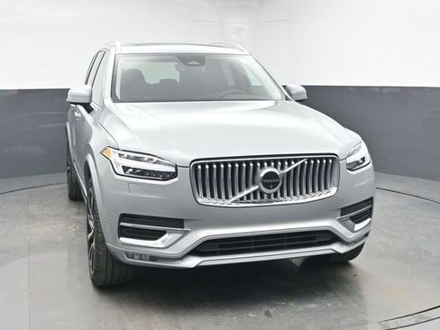 Used 2025 Volvo XC90 B6 Plus image 2