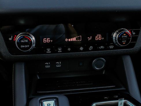 New 2025 Mitsubishi Outlander SE image 22