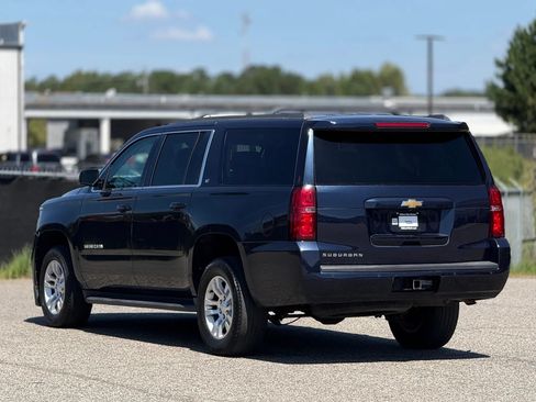 Used 2019 Chevrolet Suburban LT RWD image 10