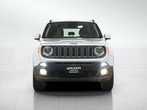 Used 2018 Jeep Renegade Latitude w/ Cold Weather Group AWD/4WD image 8