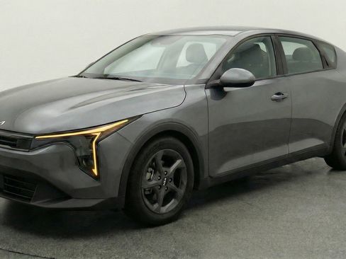 Used 2025 Kia K4 LXS image 3