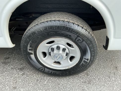 Used 2019 Chevrolet Express 3500 w/ Driver Convenience Package image 6
