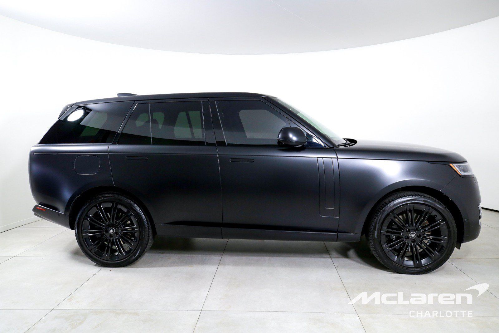 Used 2024 Land Rover Range Rover SE AWD/4WD image 9