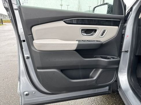 Used 2023 Honda Pilot Elite image 21