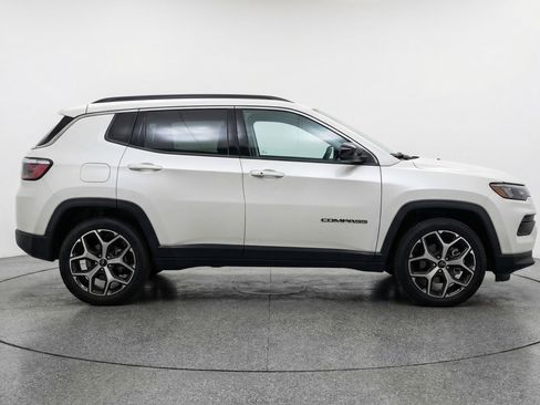 Used 2025 Jeep Compass Limited AWD/4WD image 11