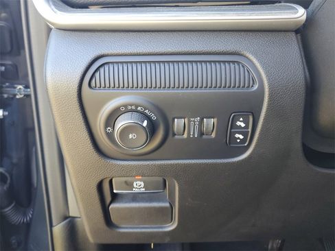 Used 2023 Jeep Wagoneer L Series II image 17