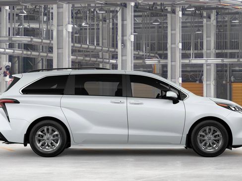 New 2026 Toyota Sienna XLE image 12