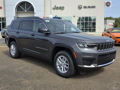 New 2025 Jeep Grand Cherokee L Laredo image 3