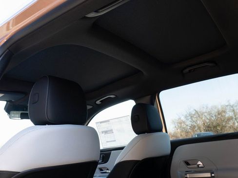 Used 2022 Mercedes-Benz GLB 250 GLB 250 image 19