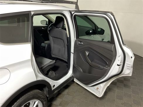 Used 2019 Ford Escape SE image 30