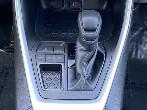 Certified 2025 Toyota RAV4 XLE w/ Convenience Package FWD image 15