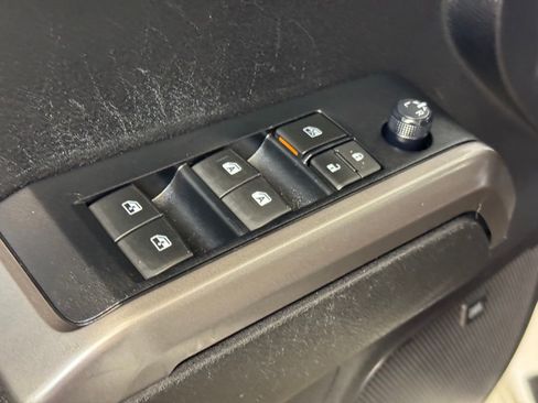 Used 2022 Toyota Tacoma Limited AWD/4WD image 10