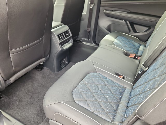 New 2026 Volkswagen Atlas Cross Sport SEL Premium R-Line AWD/4WD image 8