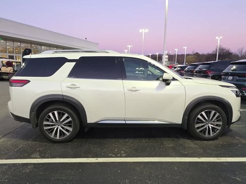 Used 2022 Nissan Pathfinder Platinum w/ Lighting Package (N93) image 4