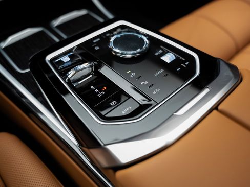 Used 2023 BMW 740i RWD image 48