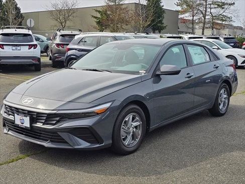 New 2026 Hyundai Elantra SE FWD image 3