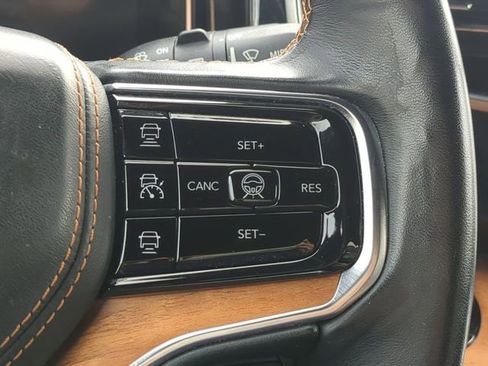 Certified 2022 Jeep Grand Wagoneer Series III w/ Rear Seat Video Group 1 image 34