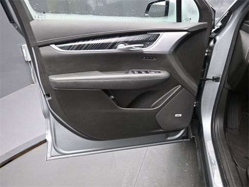 Certified 2025 Cadillac XT6 Premium Luxury image 12