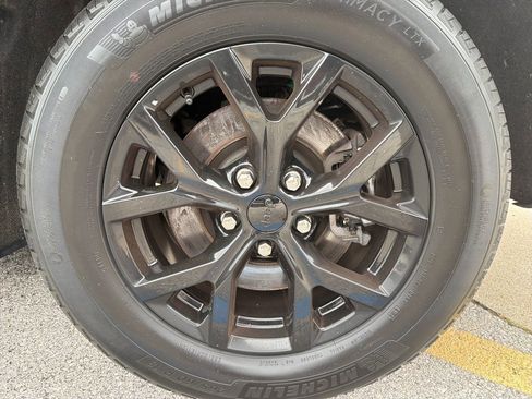 Used 2024 Jeep Grand Cherokee L Laredo image 9