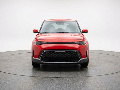 Used 2025 Kia Soul LX w/ LX Technology Package FWD image 2