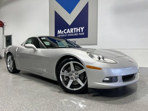 Used 2007 Chevrolet Corvette Coupe w/ Preferred Equipment Group RWD image 2