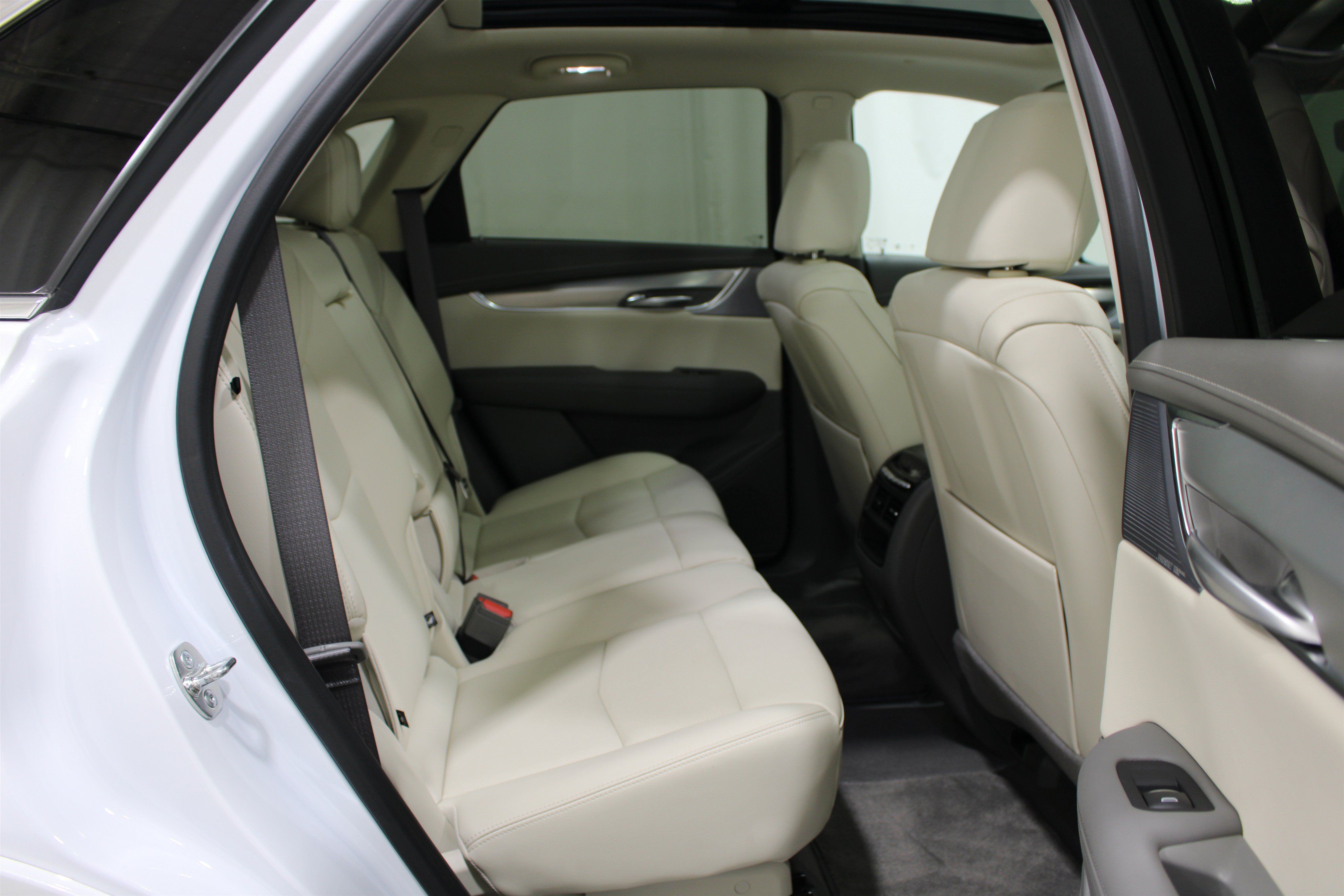 Used 2025 Cadillac XT5 Premium Luxury w/ Technology Package AWD/4WD image 29
