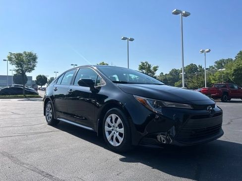 Used 2025 Toyota Corolla LE FWD image 4
