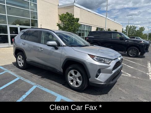 Used 2021 Toyota RAV4 XLE AWD/4WD image 3