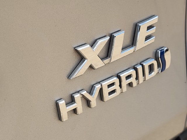 Used 2020 Toyota RAV4 XLE w/ Convenience Package AWD/4WD image 8