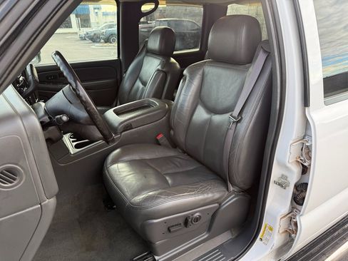 Used 2007 Chevrolet Silverado 2500 LT w/ Heavy-Duty Power Package image 12