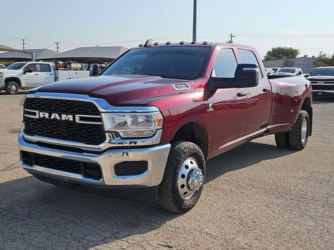 Used 2024 RAM 3500 Tradesman w/ Chrome Appearance Group AWD/4WD image 4