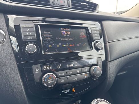 Used 2018 Nissan Rogue SV image 9