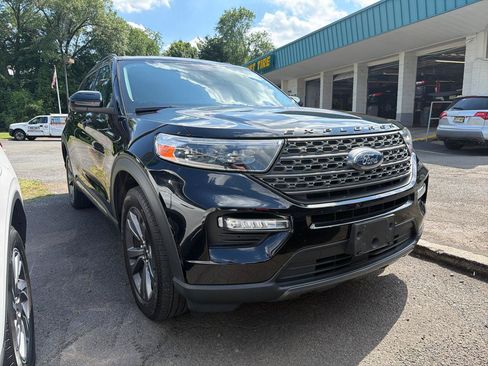 Used 2023 Ford Explorer XLT w/ Equipment Group 202A AWD/4WD image 3