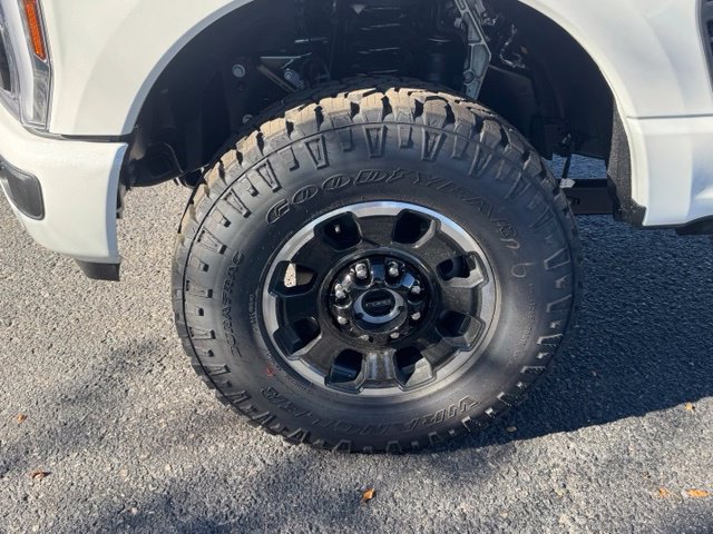 New 2027 Ford F250 Platinum w/ Tremor Off-Road Package AWD/4WD image 9
