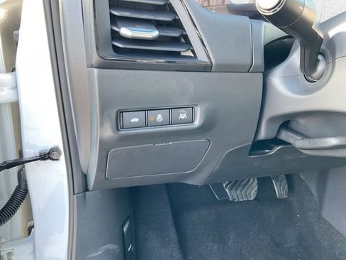 New 2026 Nissan Sentra SR w/ SR Premium Package FWD image 19