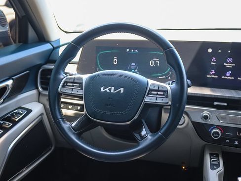 Used 2023 Kia Telluride EX w/ EX Captain's Chair Package FWD image 17