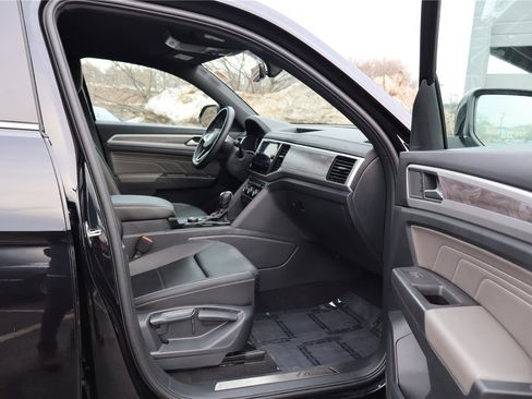 Certified 2023 Volkswagen Atlas Cross Sport SE w/ Black Wheel Package image 27