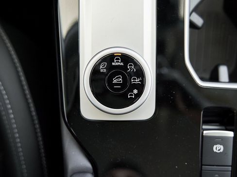 New 2025 Mitsubishi Outlander SE image 45