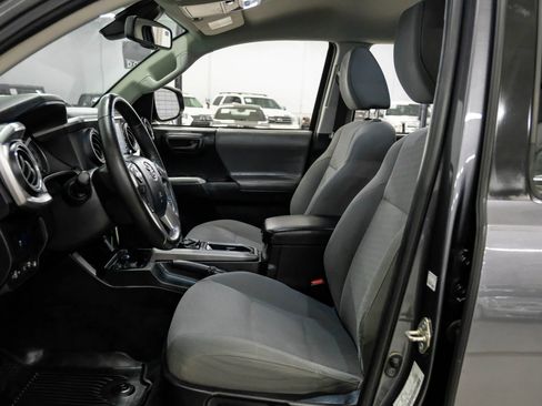 Used 2020 Toyota Tacoma SR5 image 3