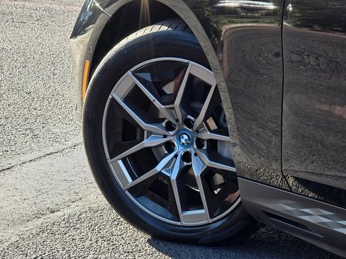 Used 2025 BMW i5 xDrive40 image 8