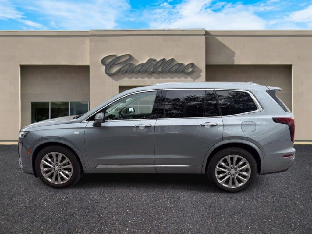Used 2023 Cadillac XT6 Premium Luxury w/ Technology Package FWD image 6
