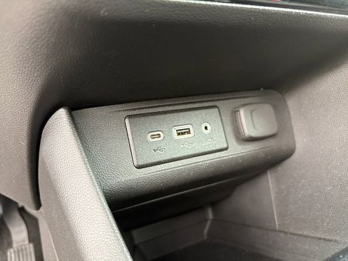 Used 2022 Buick Encore GX Select w/ Sport Touring Package image 27