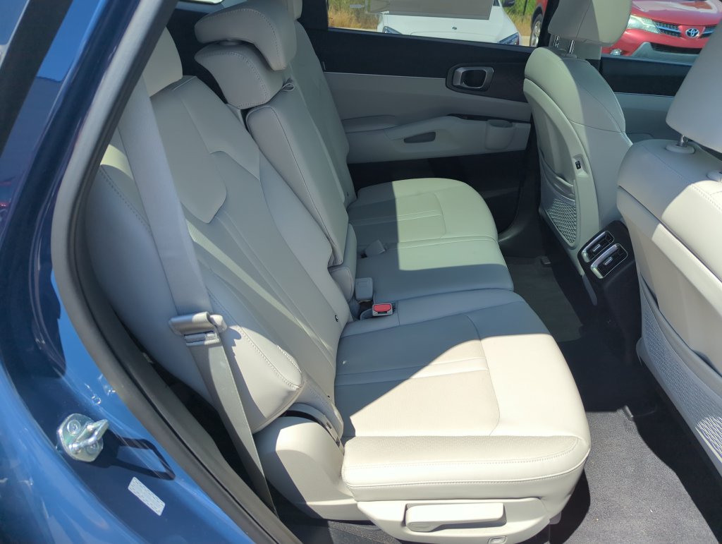 Used 2025 Kia Sorento S w/ Panoramic Sunroof Package FWD image 32